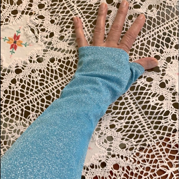 1970’s Sky Blue Lurex Gloves - Picture 3 of 3